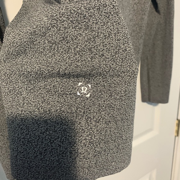 Lululemon hooded 1/4 Zip - Picture 6 of 7